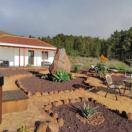 Holiday home Casa Almendros Jacuzzi Garden Puntagorda (La Palma)